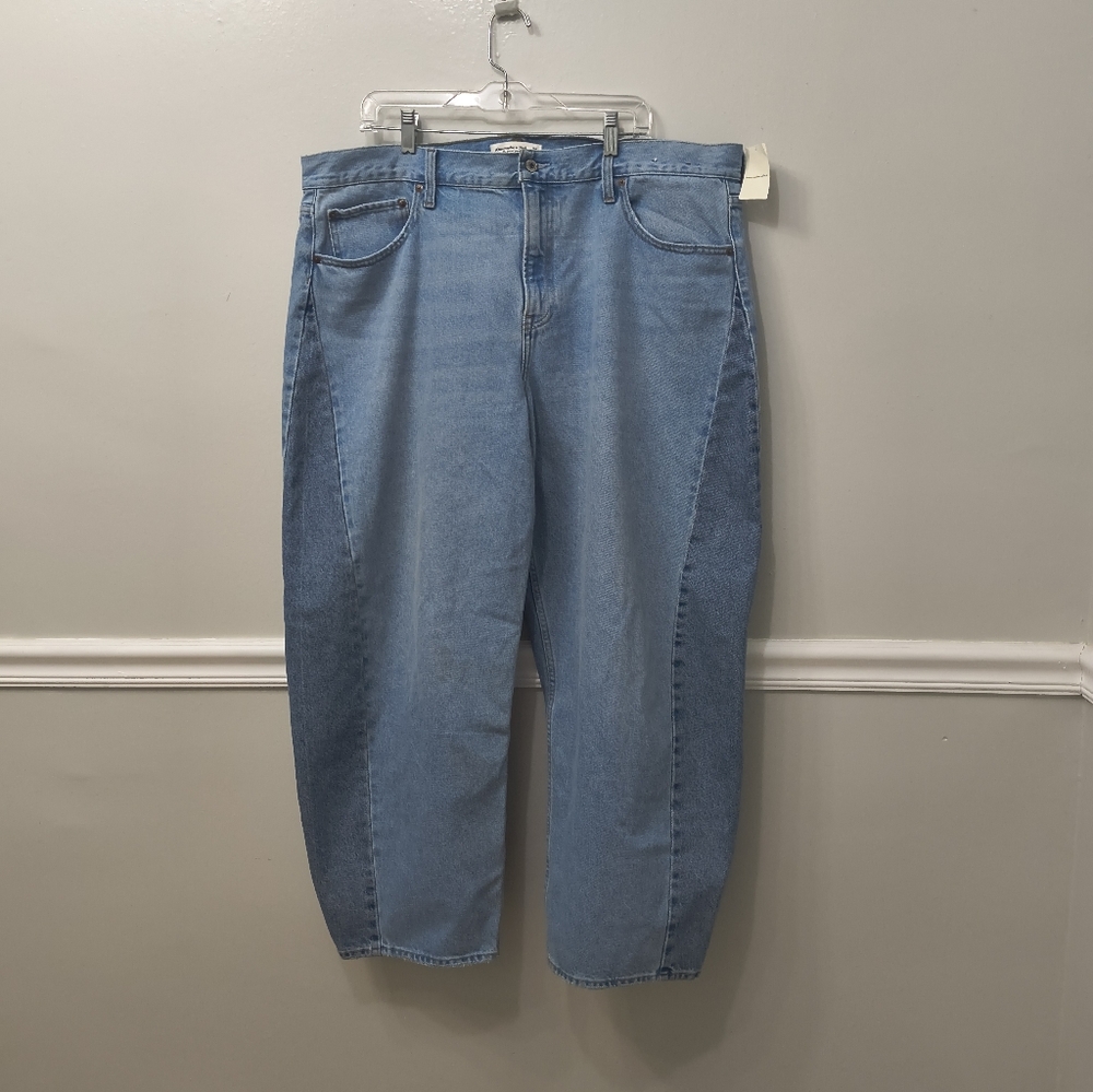 Abercrombie & Fitch Curve Love Mid Rise Medium Wash Barrel Jeans 34Long Casual